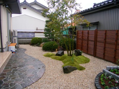 https://www.niwanone.jp/garden/example/2010/11/post-18.html